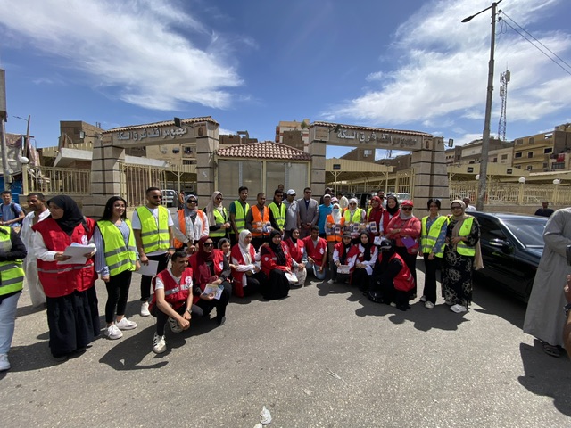 نائب محافظ الأقصر وحملة على المواقف للتوعية ضد الإدمان