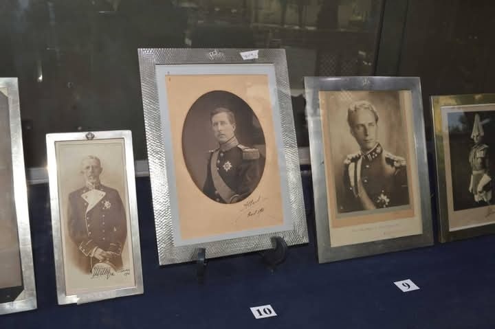 قد تكون صورة ‏‏٣‏ أشخاص‏