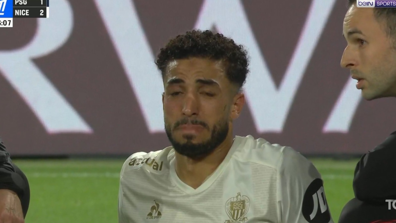 May be an image of 3 people، people playing soccer، people playing football and text that says 'PSG NICE 2 07 beiN SPORTS azdlal OEE ብርዊር T'