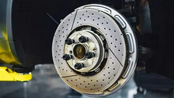 5 علامات تدل على ضعف فرامل السيارة.. تعرف عليها 5 علامات تدل على ضعف فرامل السيارة.. تعرف عليها