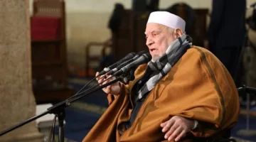 شيخ الأزهر يطمئن هاتفيًّا على الدكتور أحمد عمر هاشم بعد تعرضه لوعكة صحية