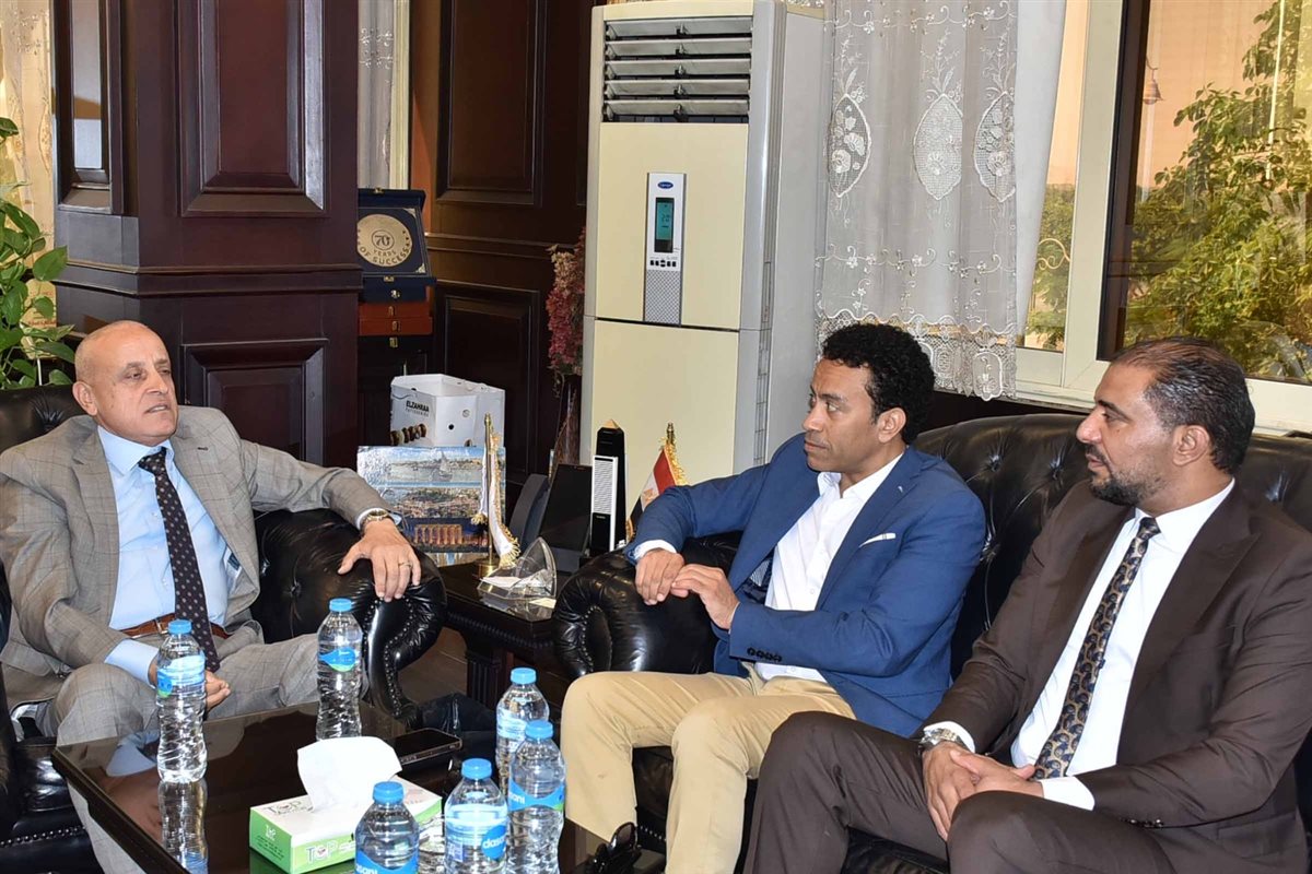 محافظ الأقصر يستقبل الفنان سامح حسين