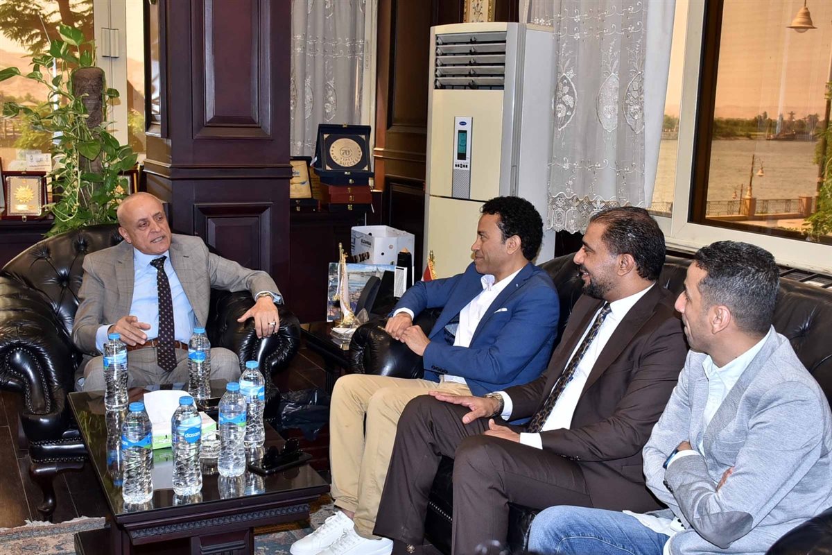 محافظ الأقصر يستقبل الفنان سامح حسين