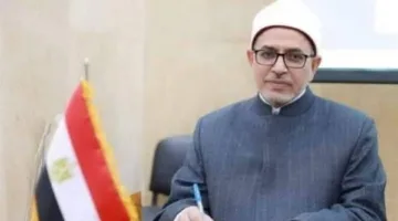 من على سُلّم الطائرة إلى كرسي المناقشة.. رئيس جامعة الأزهر يحضر مناقشة علمية أشرف عليها شيخه الدكتور محمود توفيق وفاء لعلمه وإكرامًا لذكراه