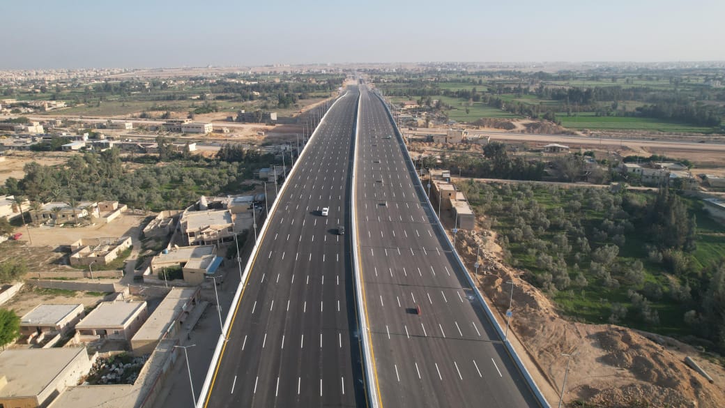 أحدث صور لـ محور تقاطع طريق حسن علام مع مسار القطار السريع في مدينة برج العرب بالإسكندرية