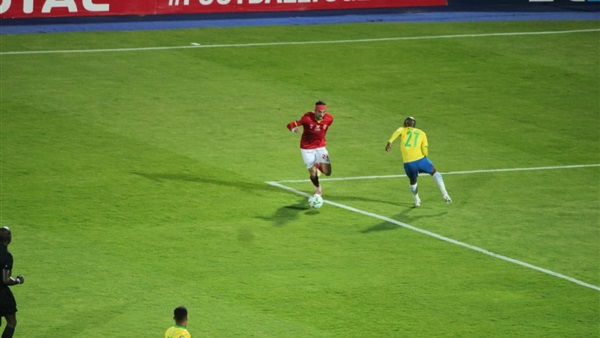 شاهد.. طاهر محمد طاهر يسجل هدف أول صاروخي للأهلي ضد صن داونز