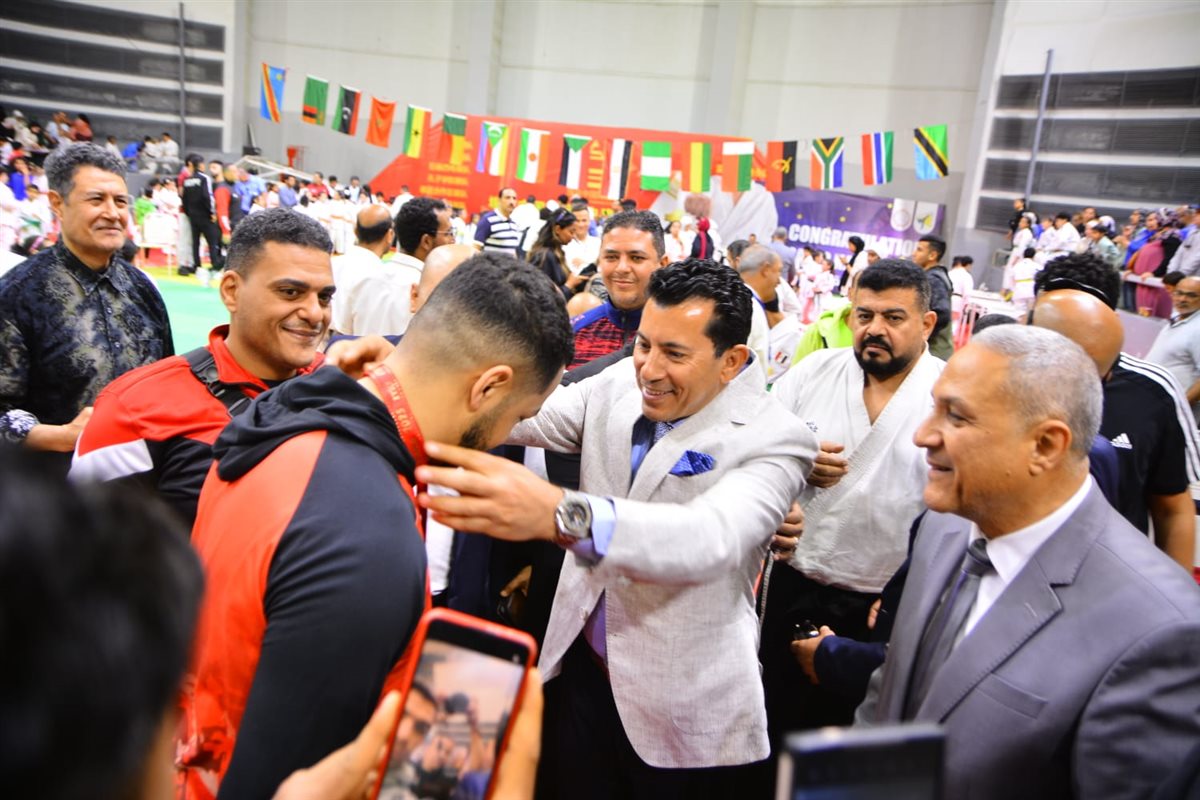 مصر تحصد لقب بطولة إفريقيا للكاراتيه التقليدي بالقاهرة.. ووزير الرياضة يشيد بالإنجاز