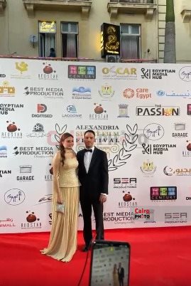 محمود حميدة وبشرى أول الحضور.. بدء توافد النجوم على ريد كاربت افتتاح مهرجان الإسكندرية للفيلم القصير 