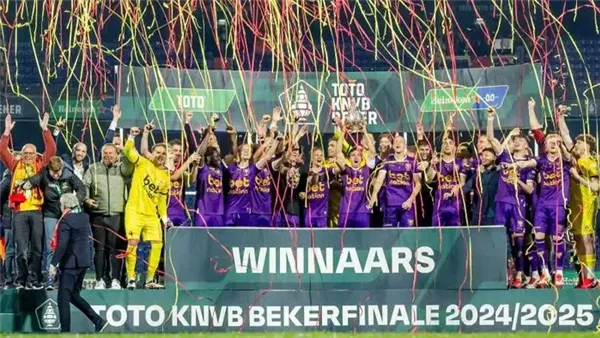 المرة الأولى في تاريخه.. جو أهيد إيجلز يتوج بلقب كأس هولندا بعد الفوز على إي زد ألكامار المرة الأولى في تاريخه.. جو أهيد إيجلز يتوج بلقب كأس هولندا بعد الفوز على إي زد ألكامار