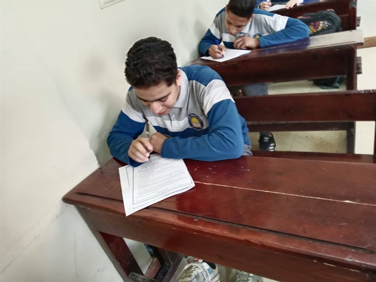 المدارس تصمم نماذج استرشادية لنظام البوكليت لتدريب طلاب الشهادة الإعدادية استعدادًا للامتحانات 