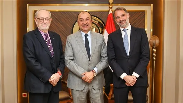 وزير قطاع الأعمال يبحث مستجدات تنفيذ مشروع حامض النيتريك ونترات الأمونيوم بشركة كيما بأسوان وزير قطاع الأعمال يبحث مستجدات تنفيذ مشروع حامض النيتريك ونترات الأمونيوم بشركة كيما بأسوان