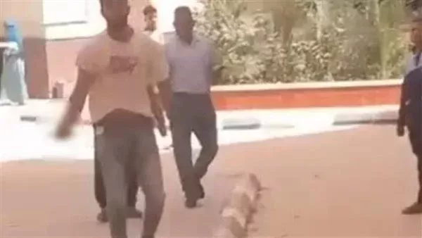 القبض على طالب طعن زميله بسلاح أبيض داخل جامعة سوهاج.. والتحفظ على المجني عليه القبض على طالب طعن زميله بسلاح أبيض داخل جامعة سوهاج.. والتحفظ على المجني عليه