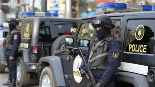 للنصب على المواطنين.. ضبط شاب بتهمة الترويج للسفر إلى الخارج مقابل 100 ألف جنيه في قنا للنصب على المواطنين.. ضبط شاب بتهمة الترويج للسفر إلى الخارج مقابل 100 ألف جنيه في قنا