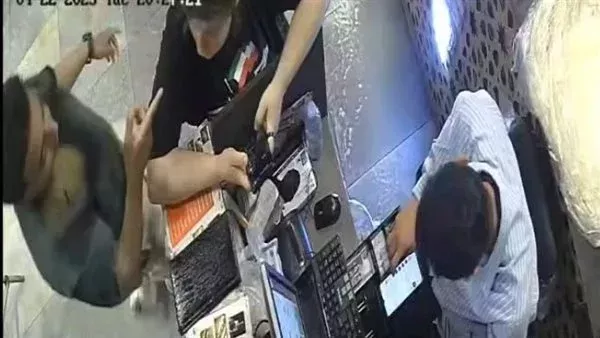 حبس المتهم بصفع زميلته داخل مطعم بمدينة نصر 4 أيام على ذمة التحقيقات حبس المتهم بصفع زميلته داخل مطعم بمدينة نصر 4 أيام على ذمة التحقيقات