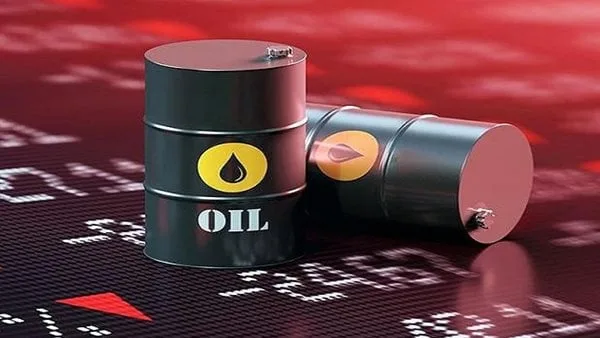 أسعار النفط تتراجع عالميًا بنحو 2.5%.. وخام برنت يتداول عند 66 دولارًا