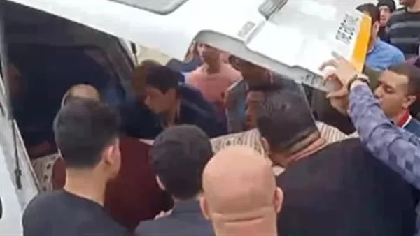 أصيب بأزمة قلبية مفاجئة.. أهالي البحيرة يشيعون جثمان طالب توفى داخل المدرسة لمثواه الأخير|بث مباشر أصيب بأزمة قلبية مفاجئة.. أهالي البحيرة يشيعون جثمان طالب توفى داخل المدرسة لمثواه الأخير|بث مباشر