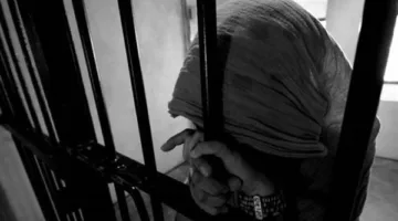 ألقتها في صندوق القمامة.. تجديد حبس المتهمة بالتخلص من رضيعتها بقنا