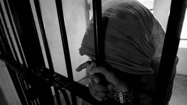 ألقتها في صندوق القمامة.. تجديد حبس المتهمة بالتخلص من رضيعتها بقنا ألقتها في صندوق القمامة.. تجديد حبس المتهمة بالتخلص من رضيعتها بقنا