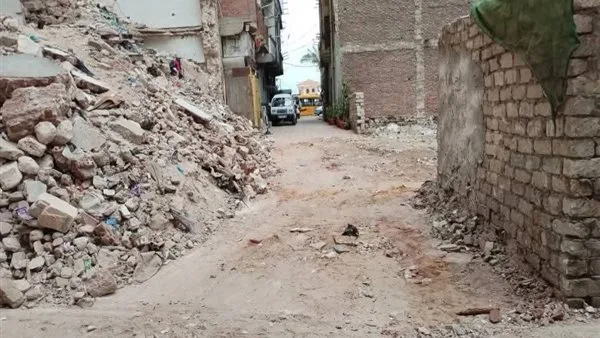 إزالة عقار آيل للسقوط بالإسكندرية.. ووقف بناء 68 مقبرة مخالفة إزالة عقار آيل للسقوط بالإسكندرية.. ووقف بناء 68 مقبرة مخالفة