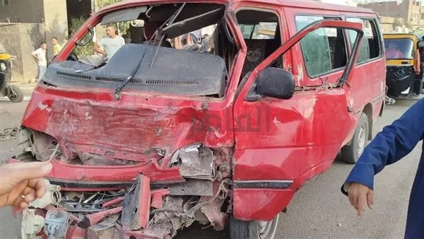 إصابة 11 شخصًا إثر تصادم سيارتين ميكروباص في البدرشين إصابة 11 شخصًا إثر تصادم سيارتين ميكروباص في البدرشين
