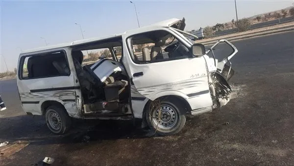 إصابة 12 شخصًا في انقلاب ميكروباص أعلى الطريق الصحراوي الشرقي