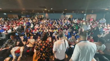 إقبال كبير على محاضرات المراجعة المجانية لطلاب الثانوية العامة بالأقصر| صور