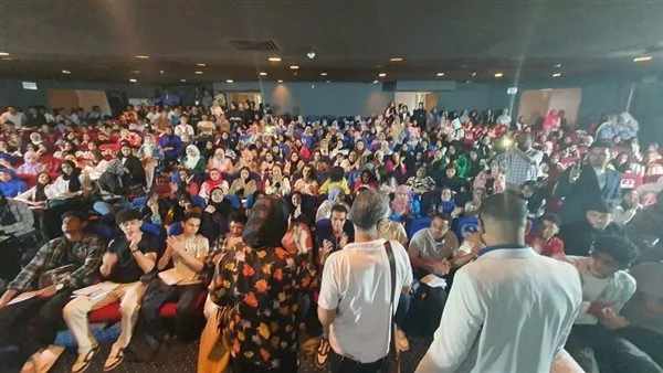 إقبال كبير على محاضرات المراجعة المجانية لطلاب الثانوية العامة بالأقصر| صور إقبال كبير على محاضرات المراجعة المجانية لطلاب الثانوية العامة بالأقصر| صور