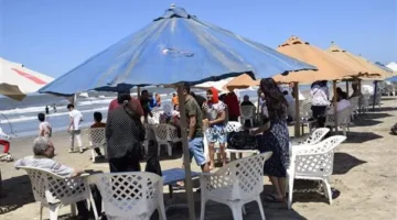 إقبال كبير من المواطنين على شواطئ بورسعيد للاحتفال بأعياد الربيع