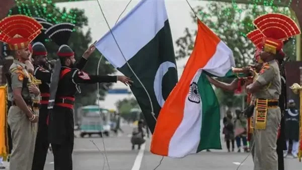 اشتعال الأزمة بين الهند وباكستان.. تعليق التجارة وغلق المجال الجوي وطرد المقيمين اشتعال الأزمة بين الهند وباكستان.. تعليق التجارة وغلق المجال الجوي وطرد المقيمين