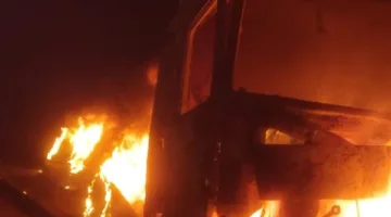 اشتعال تريلا بطريق مصر الإسكندرية الصحراوي بعد الكوبري الإقليمي دون إصابات