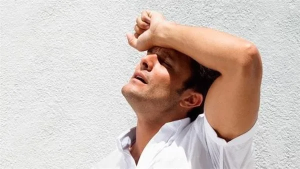 الأرصاد تعلن حالة الطقس غدًا الأربعاء: انخفاض تدريجي بالحرارة.. وأسوان تسجل 44 درجة الأرصاد تعلن حالة الطقس غدًا الأربعاء: انخفاض تدريجي بالحرارة.. وأسوان تسجل 44 درجة