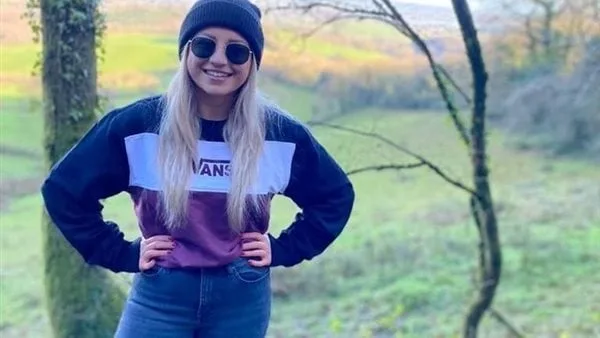 الأطباء شخصوا مرضها بعرق النسا.. شابّة بريطانية فقدت حياتها بسبب ورم خبيث الأطباء شخصوا مرضها بعرق النسا.. شابّة بريطانية فقدت حياتها بسبب ورم خبيث