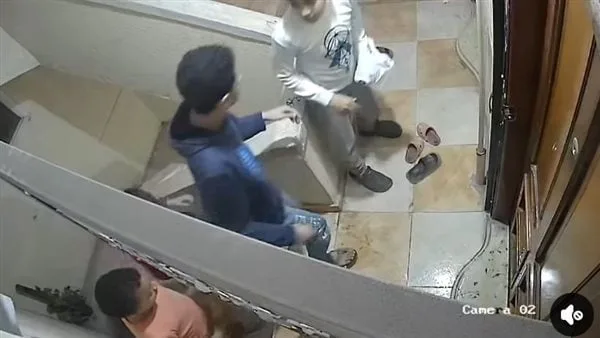 الأمن يفحص استغاثة سيدة من تعدي طليقها وأشقائه عليها بالإسكندرية الأمن يفحص استغاثة سيدة من تعدي طليقها وأشقائه عليها بالإسكندرية