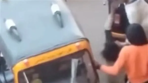 الأمن يفحص فيديو لسحل فتاة على يد شابين الأمن يفحص فيديو لسحل فتاة على يد شابين