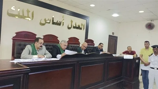 الإعدام شنقًا لـ3 متهمين بقتل سائق لسرقة 6 إطارات سيارات بالبحيرة الإعدام شنقًا لـ3 متهمين بقتل سائق لسرقة 6 إطارات سيارات بالبحيرة