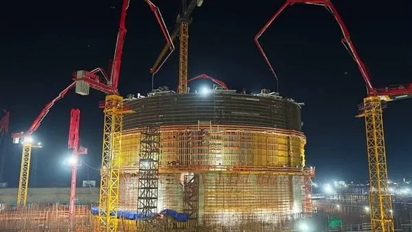 الانتهاء من صب المرحلة الأولى لوعاء الاحتواء الداخلي بالمفاعل الثاني لمشروع الضبعة النووي الانتهاء من صب المرحلة الأولى لوعاء الاحتواء الداخلي بالمفاعل الثاني لمشروع الضبعة النووي