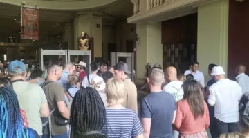 التذكرة بـ550 جنيهًا للسائحين الأجانب.. إقبال كبير من الزائرين على المتحف المصري بالتحرير| صور