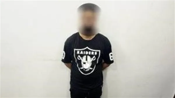 القبض على شخص روج لبيع الأسلحة البيضاء علي الإنترنت بالمنتزه القبض على شخص روج لبيع الأسلحة البيضاء علي الإنترنت بالمنتزه