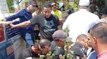 المئات من بورسعيد يشيعون جثمان شاب لقي مصرعه غرقًا خلال محاولة إنقاذه فتاة| بث مباشر