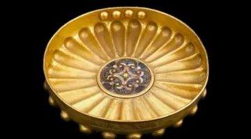 المتحف المصري بالتحرير يعرض وعاءً ذهبيًا لقائد جيش الملك بسوسنس الأول