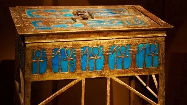 المتحف المصري بالتحرير يعلن عرض صندوق حلي يعود لعصر الدولة الحديثة | صور المتحف المصري بالتحرير يعلن عرض صندوق حلي يعود لعصر الدولة الحديثة | صور