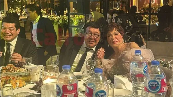 المنتج عصام إمام شقيق الزعيم يحتفل بزفاف ابنته.. ولبلبة وباسم سمرة أبرز الحضور | بث مباشر المنتج عصام إمام شقيق الزعيم يحتفل بزفاف ابنته.. ولبلبة وباسم سمرة أبرز الحضور | بث مباشر