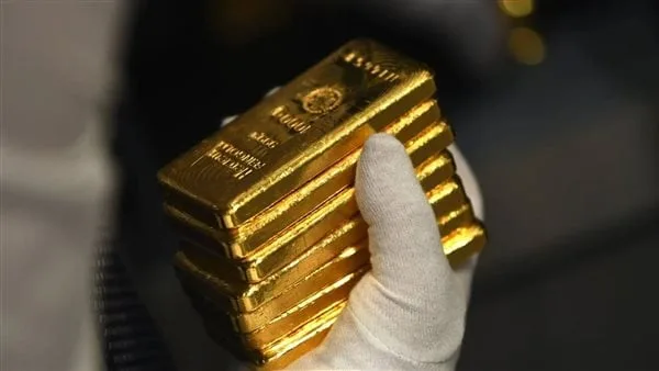 انخفاض أسعار الذهب عالميًا وسط تراجع التوتر بين أمريكا والصين