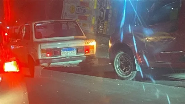 انقلاب تريلا محملة بمواد بناء أعلى طريق الأوتوستراد في حلوان| صور انقلاب تريلا محملة بمواد بناء أعلى طريق الأوتوستراد في حلوان| صور