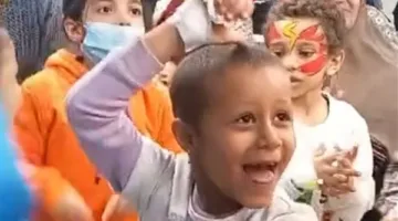 بالكانيولا.. فيديو لطفلة مُصابة بالسرطان ترقص في معهد الأورام بطنطا يثير إعجاب الكثيرين