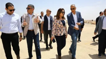 بحضور مستشاري الرئيس.. وزيرة التنمية المحلية ومحافظ الجيزة يتابعان التشغيل التجريبي لأعمال تطوير المنطقة الأثرية بالأهرامات