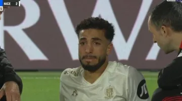 بسبب إصابة في الركبة.. محمد عبد المنعم يغادر مباراة نيس وباريس سان جيرمان باكيًا