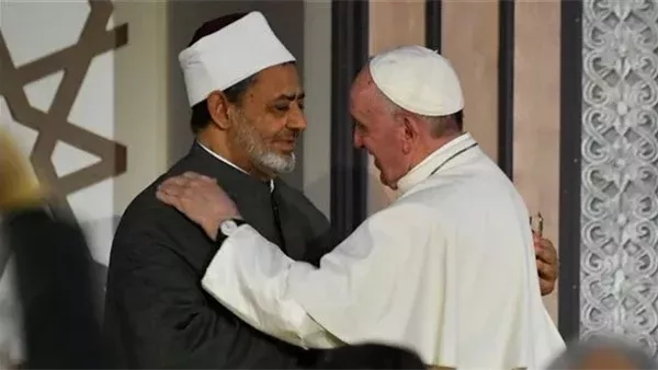 بعد الإعلان عن موعدها.. مصدر يرجح حضور شيخ الأزهر مراسم جنازة بابا الفاتيكان| بث مباشر