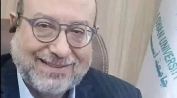 بعد نجاح العملية الجراحية.. رئيس جامعة أسوان يطمئن على المدير التنفيذي للمستشفيات الجامعية