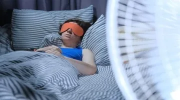 تحذير طبي.. تشغيل المروحة خلال النوم يهدد بمضاعفات صحية خطيرة